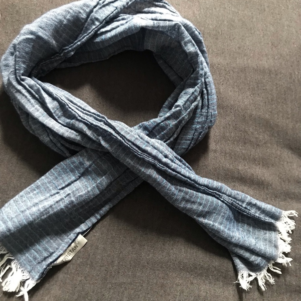 Very cute blue scarf from Tristan